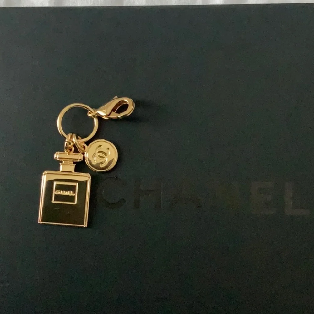 CHANEL 100% authentic